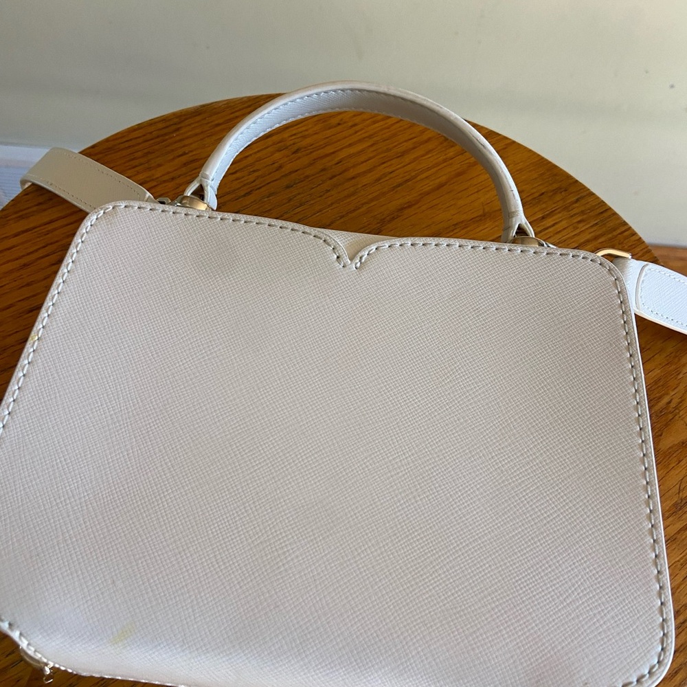 Kate Spade Ivory Heart-Top Crossbody Elegant White Mini Top Zip Vanity Handbag - Picture 4 of 6